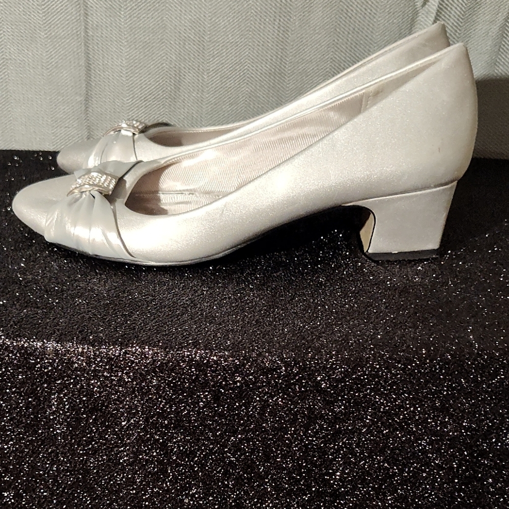 Easy Street Alive 5 Shoes - Picture 4 of 6